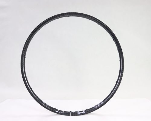 Llanta de carbono ST TRAIL30 de 30 mm de ancho interno para MTB Trail y All Mountain con tejido de carbono visible — ST Wheels