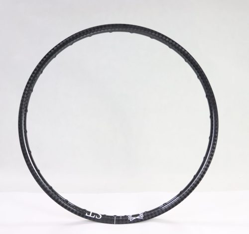 Llanta de carbono ST TRAIL30 de 30 mm de ancho interno para MTB Trail y All Mountain con tejido de carbono visible — ST Wheels